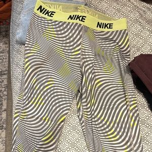 Authentic Nike Cropped Legging